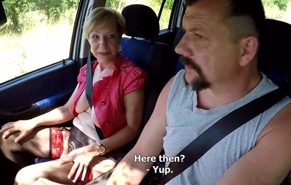 Подцепил на трассе зрелую чешскую проститутку и отвез в кусты трахать