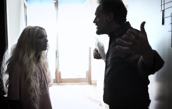 Заставил дочь своей девушки заняться с ним сексом в обмен на молчание