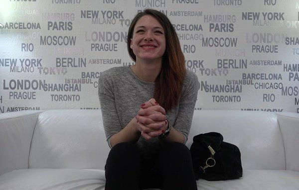 Даже не понятно кто кого выебал на кастинге. Девка просто огонь!